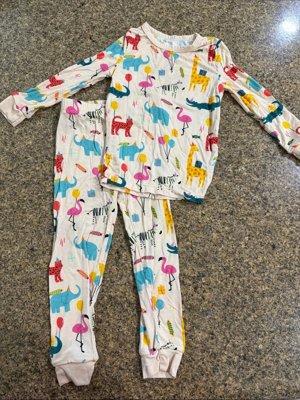 PatPat White Animal Print Pajama Set with Pink, Blue & Yellow Accents